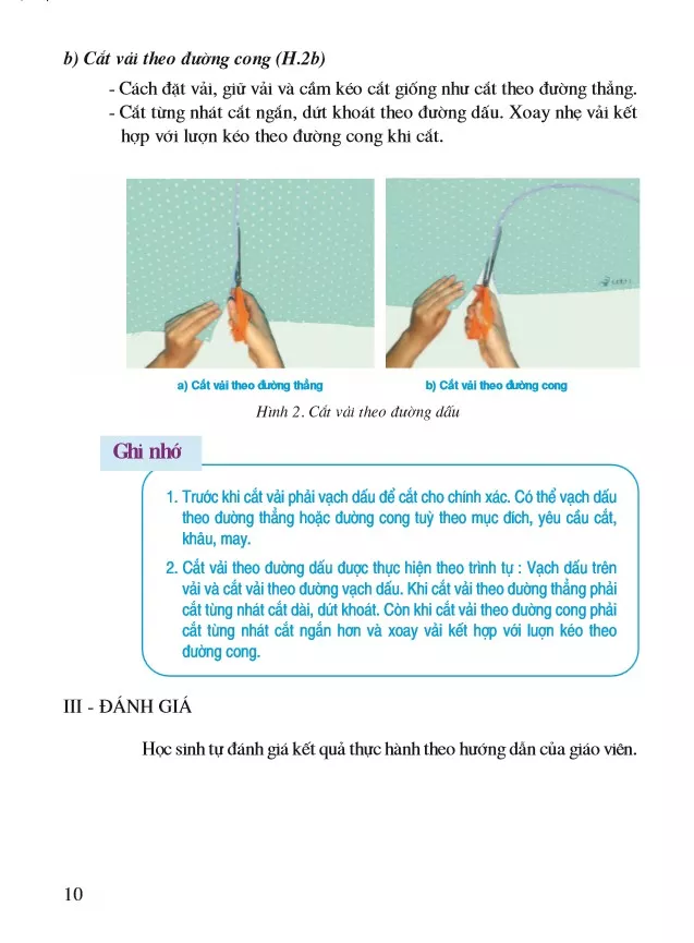 Bài 2. Cắt vải theo đường vạch dấu 