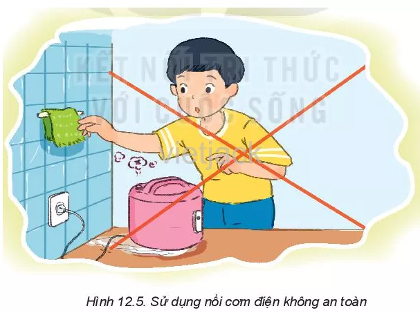 Quan sát Hình 12.5 và chỉ ra những điểm có thể gây mất an toàn khi sử dụng nồi cơm điện Luyen Tap Trang 67 Cong Nghe Lop 6 Ket Noi Tri Thuc