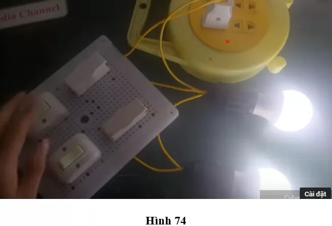Lý thuyết Công nghệ 9 Bài 10: Thực hành: Lắp mạch điện một công tắc ba cực điều khiển hai đèn (hay, chi tiết) Ly Thuyet Thuc Hanh Lap Mach Dien Mot Cong Tac Ba Cuc Dieu Khien Hai Den 6