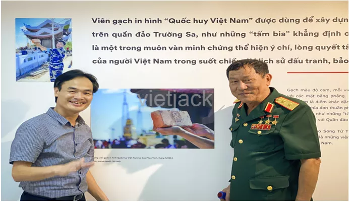 Em hãy vẽ một bức tranh hoặc sưu tầm tranh ảnh có nội dung thể hiện thông điệp tự hào là công dân Việt Nam Van Dung 1 Trang 44 Gdcd Lop 6 Ket Noi Tri Thuc