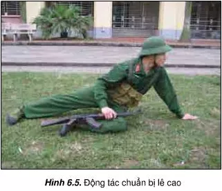 Nêu trường hợp vận dụng và thực hiện các động tác đi khom, chạy khom, bò cao Neu Truong Hop Van Dung Va Thuc Hien Cac Dong Tac Di Khom Chay Khom Bo Cao Le Truon Vot Tien 3