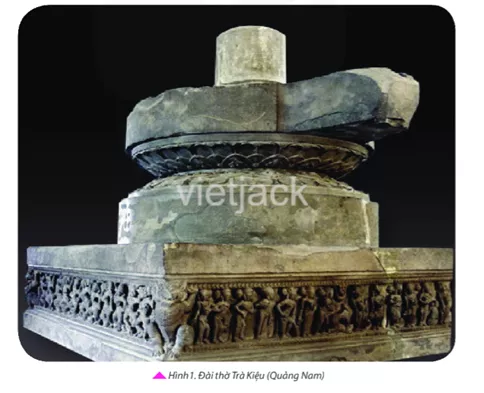 Dưới đây là đài thờ Trà Kiệu, một kiệt tác điêu khắc Chăm-pa (thế kỉ IX) Cau Hoi Mo Dau Trang 86 Bai 19 Lich Su Lop 6 Ket Noi Tri Thuc 1