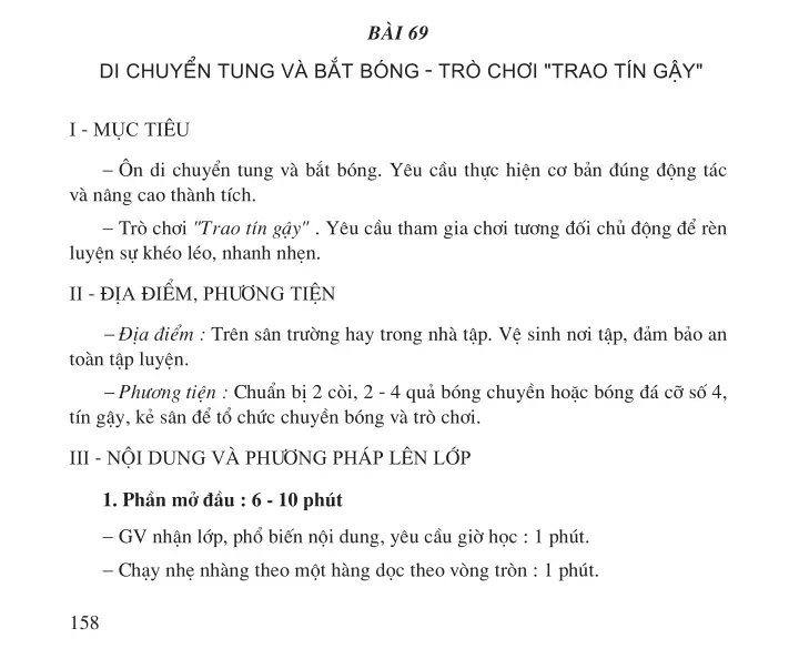 Bài 69: Di chuyển tung và bắt bóng - Trò chơi "Trao tín gậy"