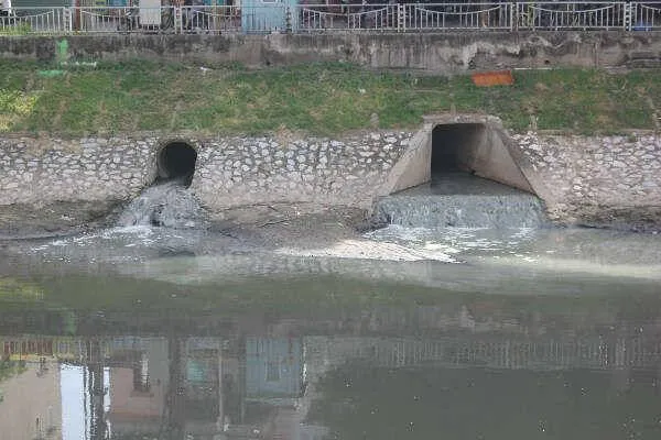 Tìm hiểu tình trạng ô nhiễm nguồn nước ở địa phương em Bai 11 Thuy Quyen Nuoc Tren Luc Dia 131881
