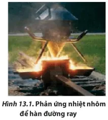 Viết phương trình hóa học của phản ứng xảy ra ở Hình 13.1 và nêu nhận xét Cau Hoi 1 Trang 81 Hoa Hoc 10