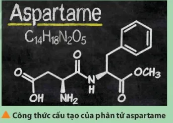 Aspartame là một chất làm ngọt nhân tạo, được sử dụng trong một số loại soda (ảnh 1) Van Dung Trang 47 Hoa Hoc 10 134837