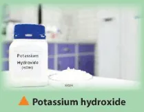 Potassium hydroxide (KOH) là một trong những hóa chất quan trọng (ảnh 1) Van Dung Trang 51 Hoa Hoc 10 134847