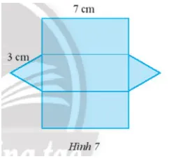 Người ta cắt một tấm bìa để tạo lập một lăng trụ đứng Bai 9 Trang 67 Toan Lop 7 Tap 1